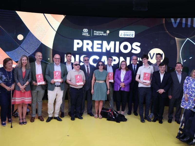 Foto de familia de los Premios Discapnet.